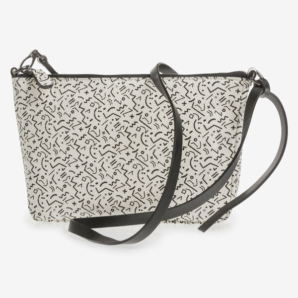 Wei&szlig;e Ledertasche mit schwarzem Print