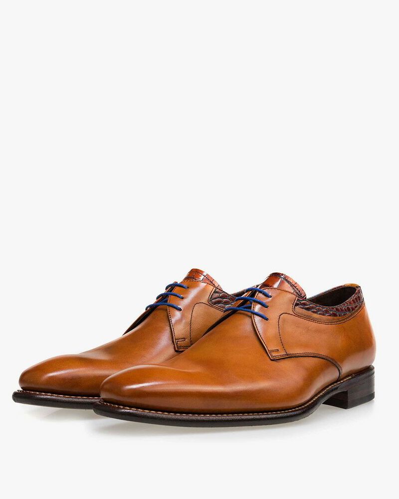 Cognacfarbener Schn&uuml;rschuh