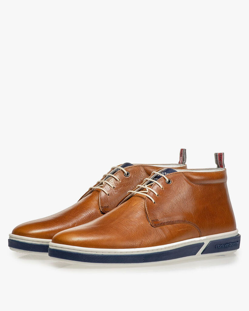 Cognacfarbener Schn&uuml;rstiefel