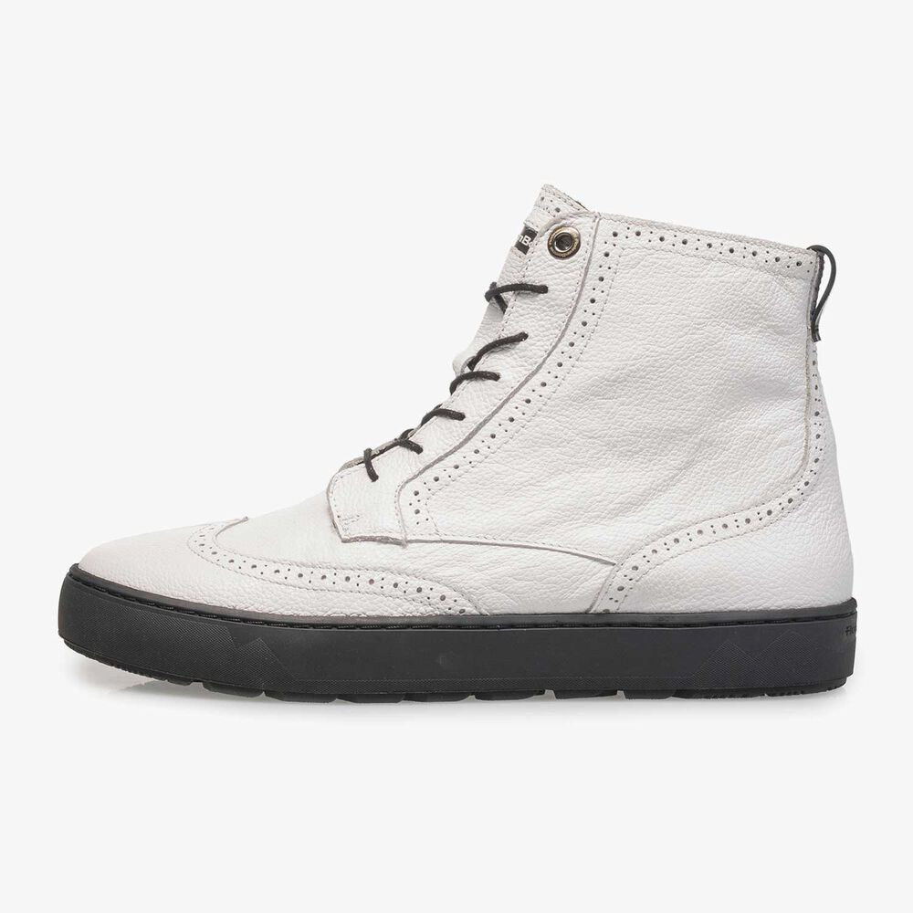 White mid-high sneaker with structured leather