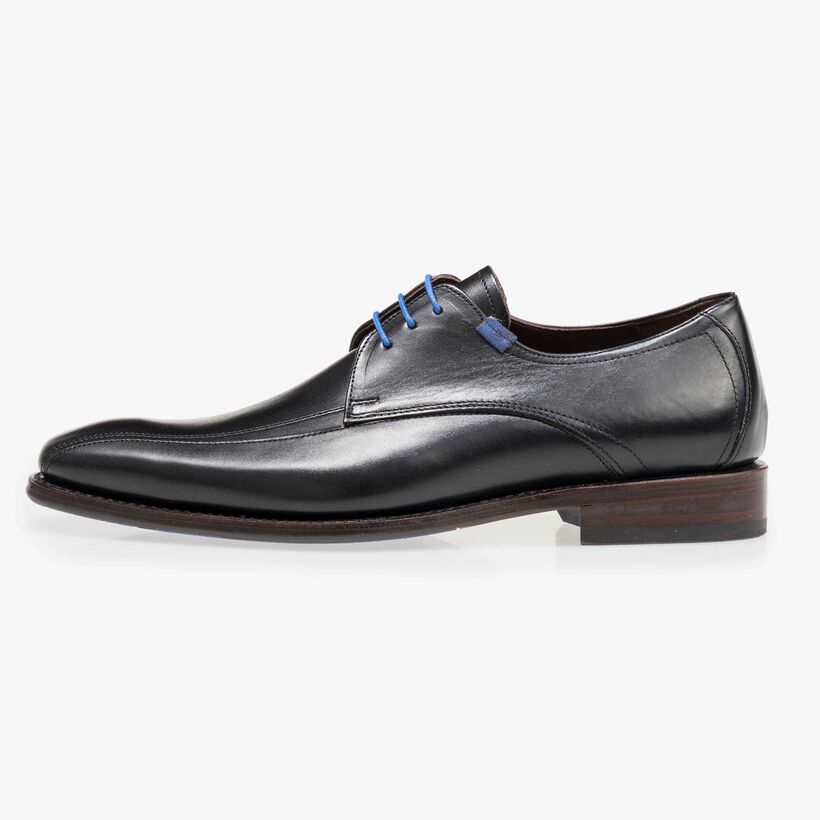 Black calf's leather lace shoe