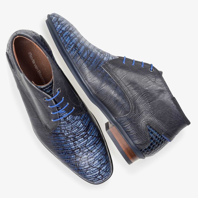 Blauer Kalbsleder-Schn&uuml;rschuh mit Eidechsenprint