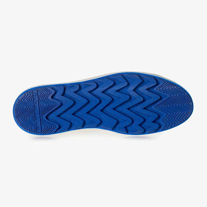 Wei&szlig;er fein strukturierter Leder-Sneaker