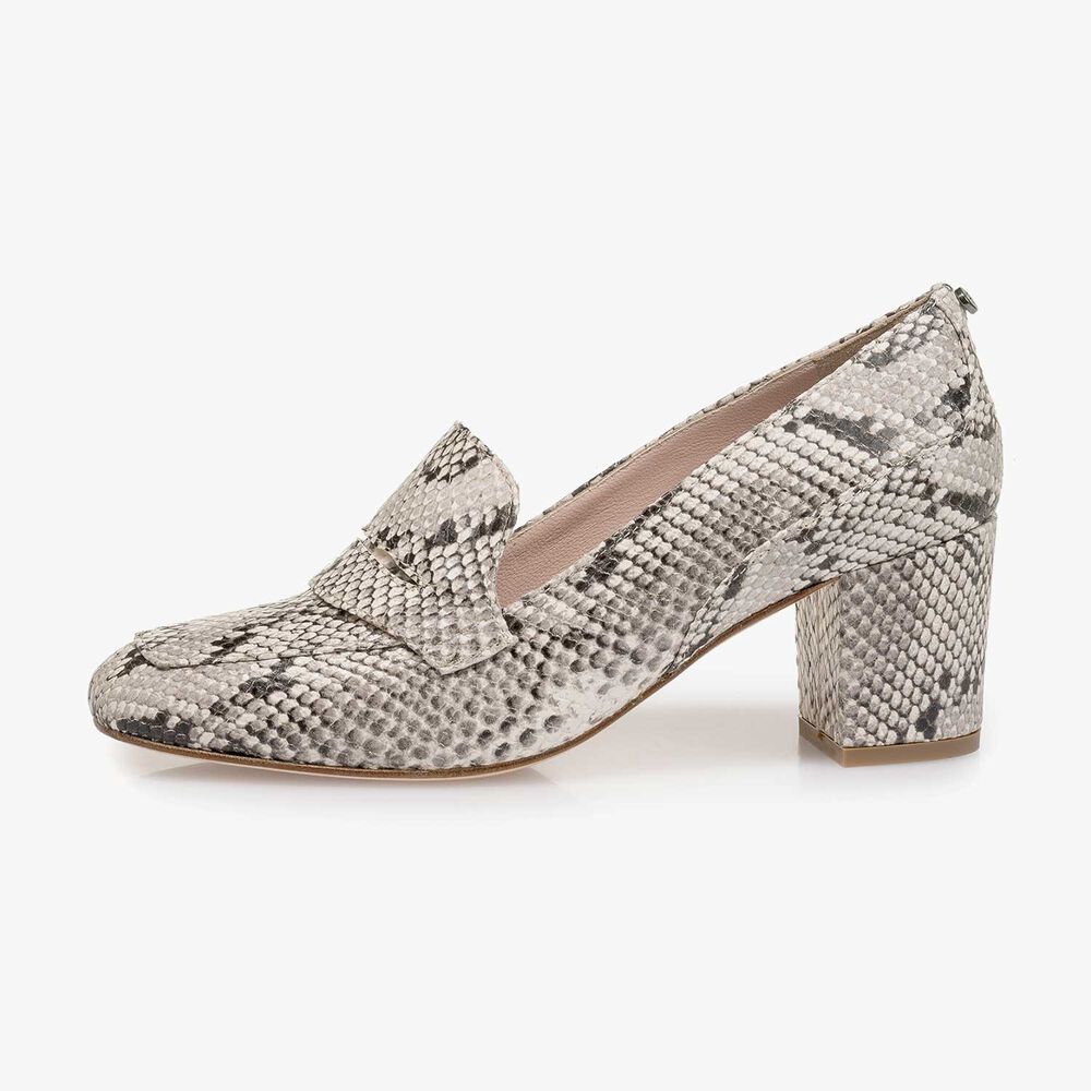 Wei&szlig;e Leder-Pumps mit Schlangenprint
