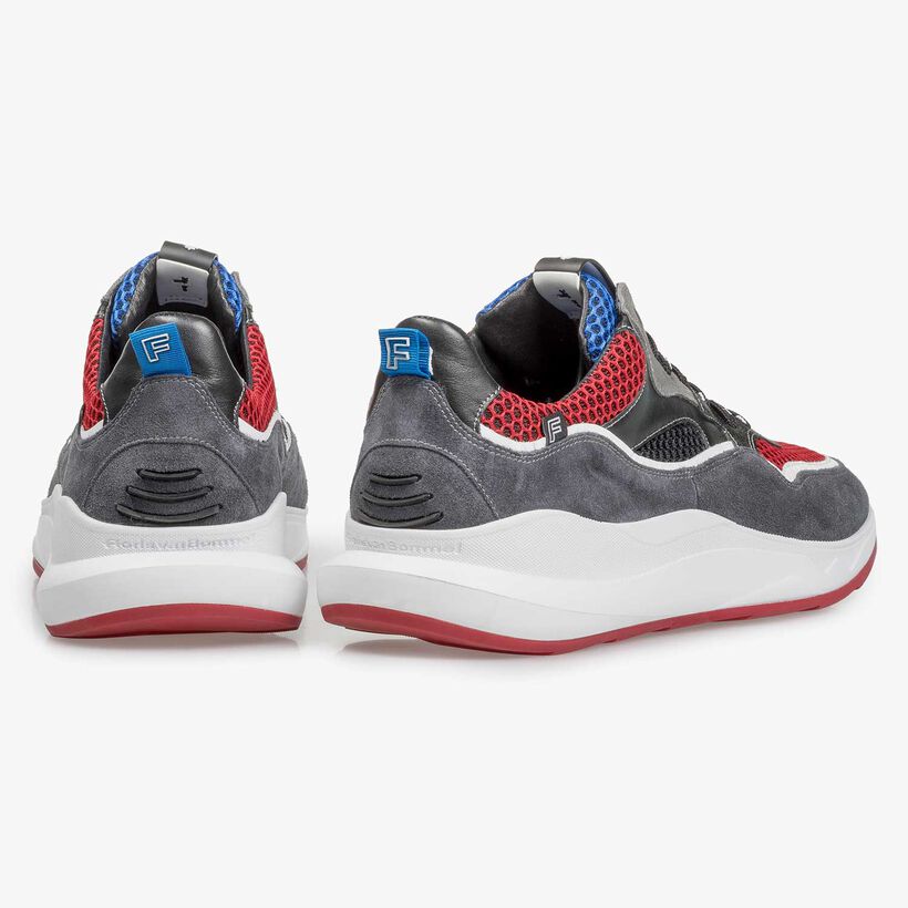 Dunkelgrauer Wildleder-Sneaker