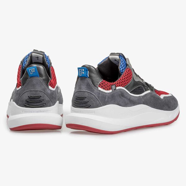 Dunkelgrauer Wildleder-Sneaker