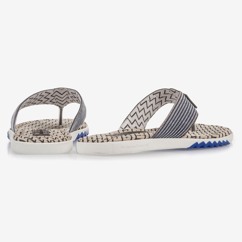 Blauer Wildleder Zehentrenner-Slipper mit Print