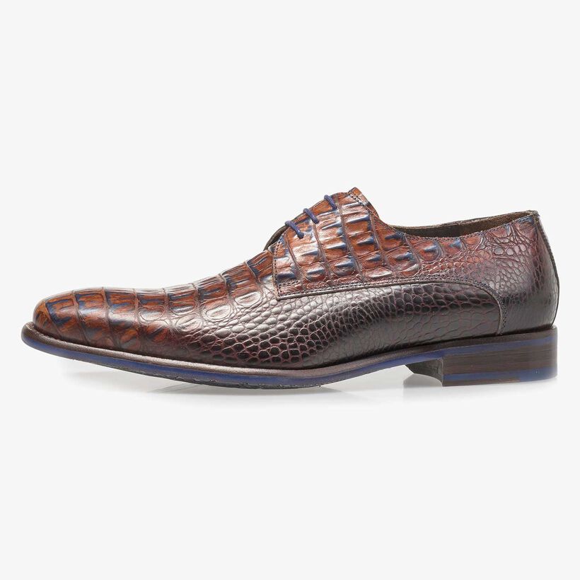 Cognacfarbener Leder-Schn&uuml;rschuh mit Krokoprint
