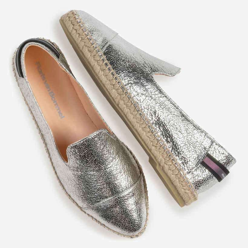Silberne Leder-Espadrilles mit Metallic-Print