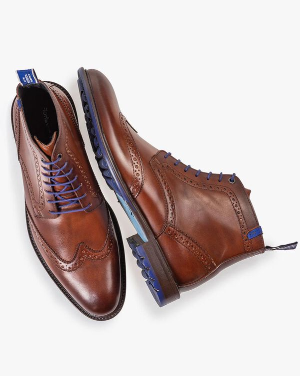 Dark cognac-coloured calf leather lace boot