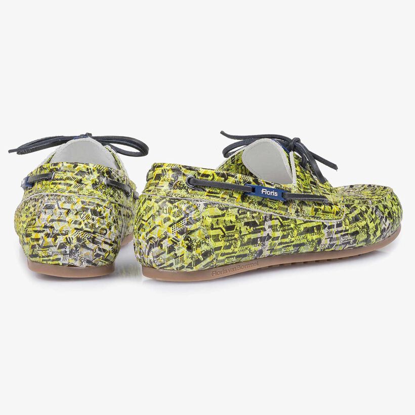 Gelber Kalbsleder-Segelschuh mit Schlangenprint