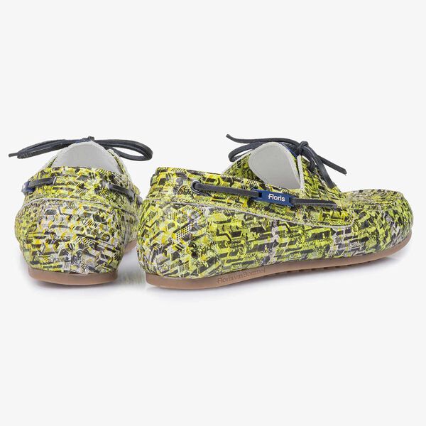 Gelber Kalbsleder-Segelschuh mit Schlangenprint