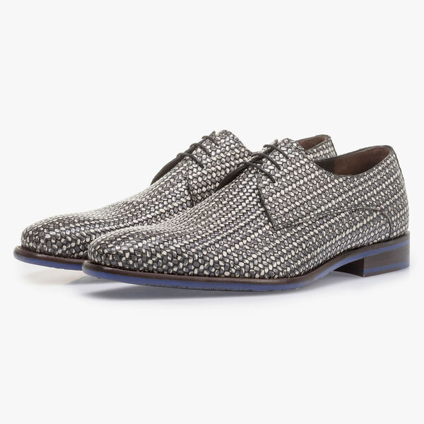 Dunkelgrauer Schn&uuml;rschuh mit wei&szlig;em Print