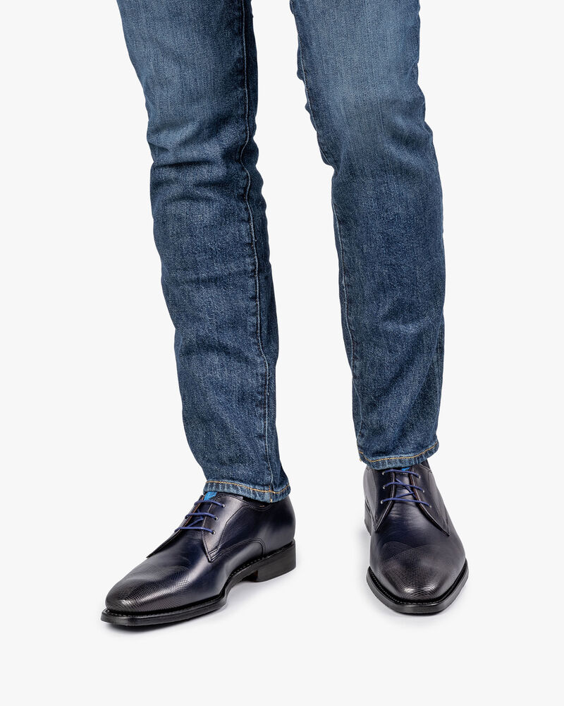 Dark blue calf leather lace shoe