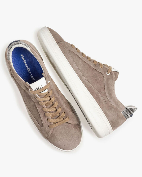 Taupefarbener Wildleder-Sneaker