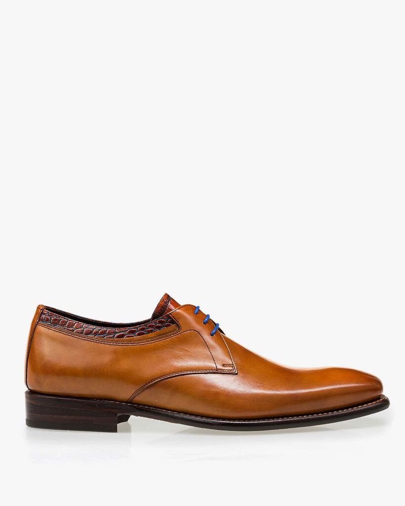 Cognacfarbener Schn&uuml;rschuh