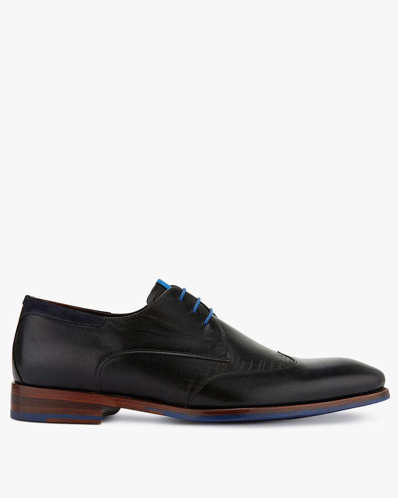 Lace shoe leather black