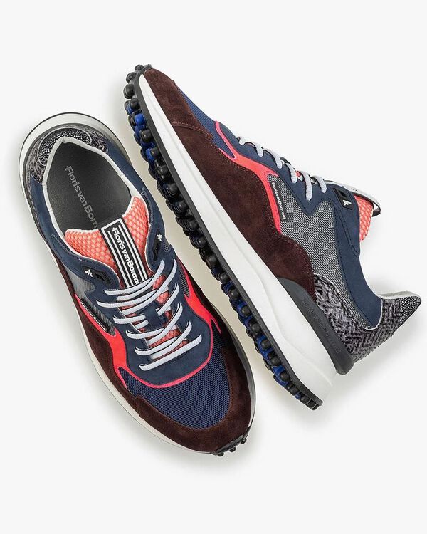 Roter Wildleder-Sneaker