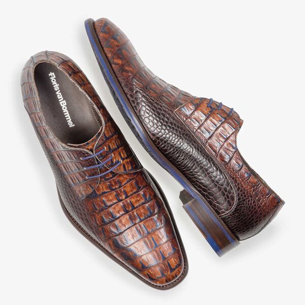 Cognacfarbener Leder-Schn&uuml;rschuh mit Krokoprint