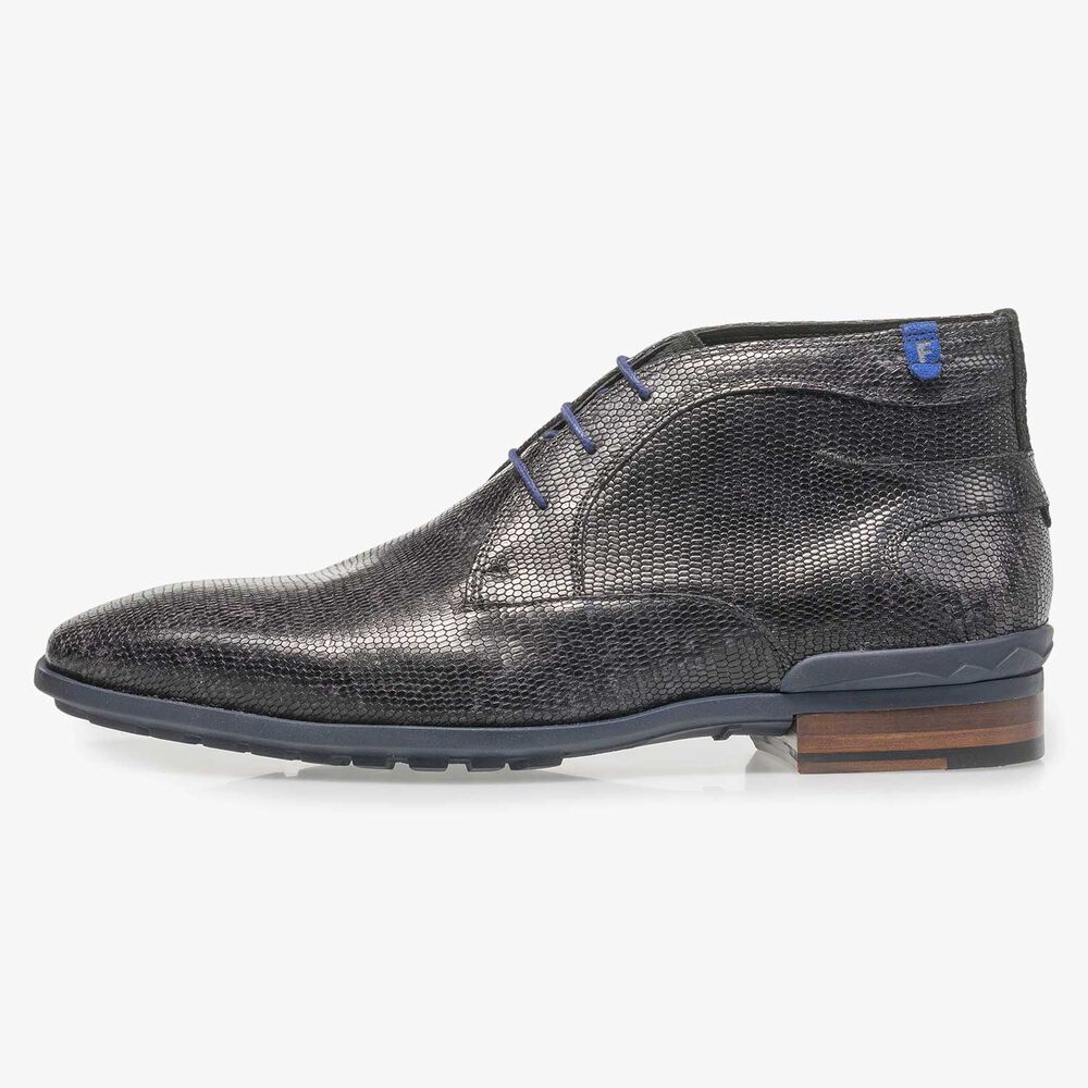 Schwarzer Leder-Schn&uuml;rstiefel mit Eidechsenprint