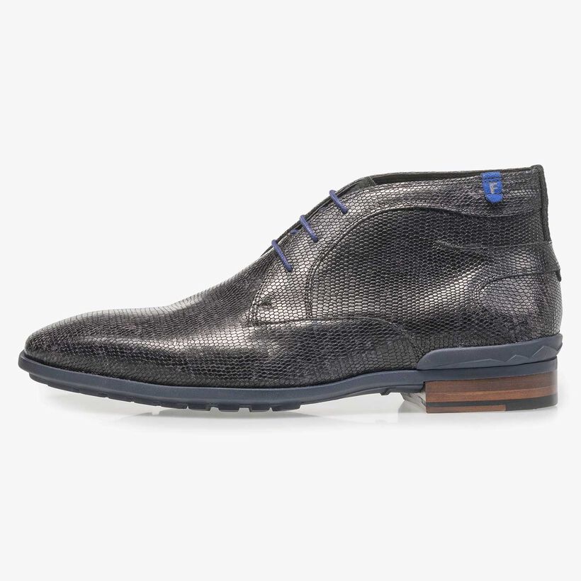 Schwarzer Leder-Schn&uuml;rstiefel mit Eidechsenprint