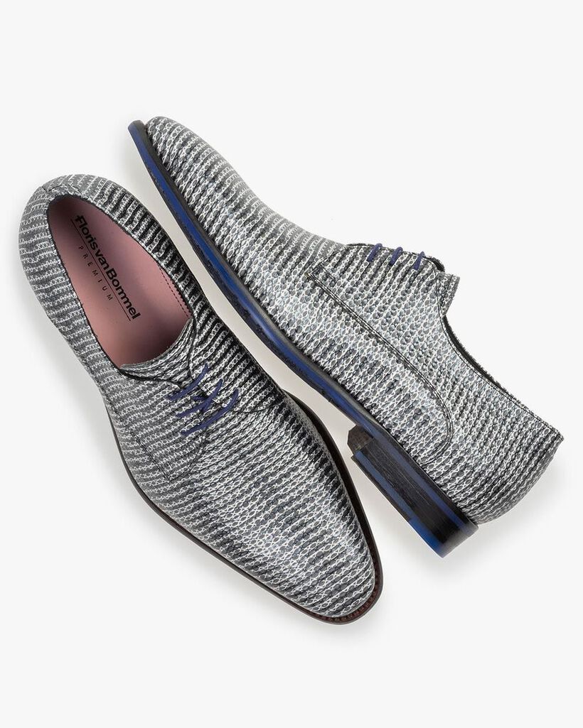 Schn&uuml;rschuh metallic mit Print grau