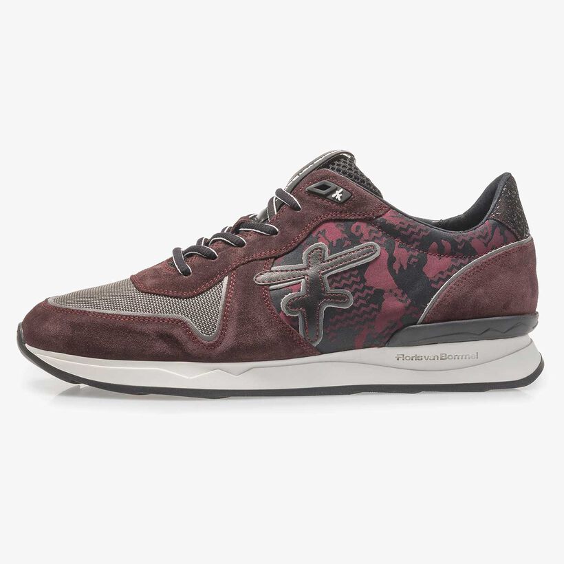 Roter Wildleder-Sneaker