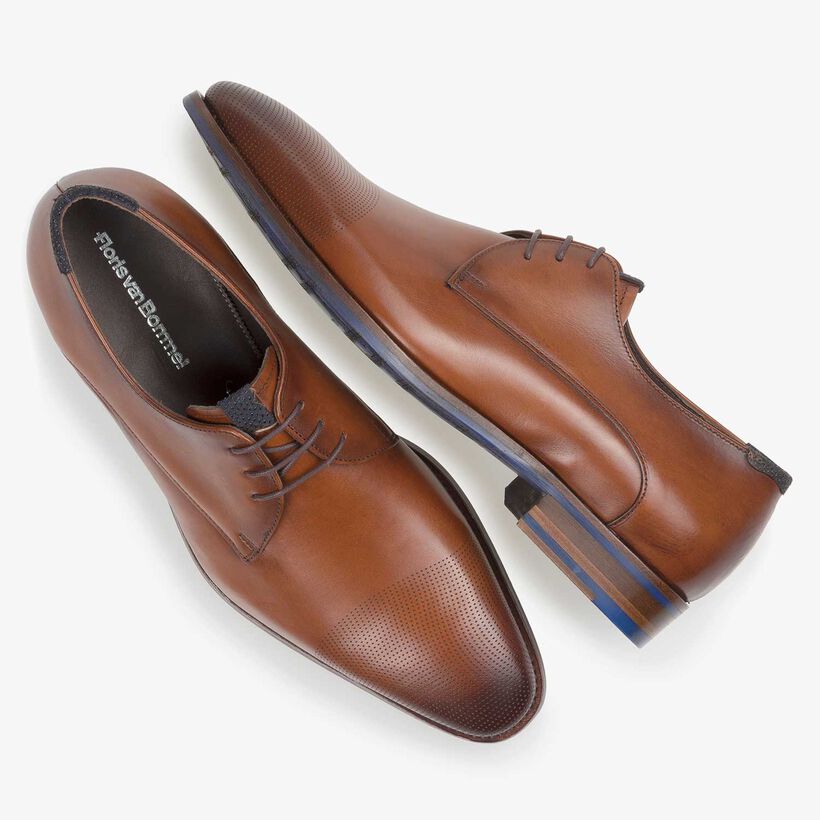 Cognacfarbener Kalbsleder-Schn&uuml;rschuh