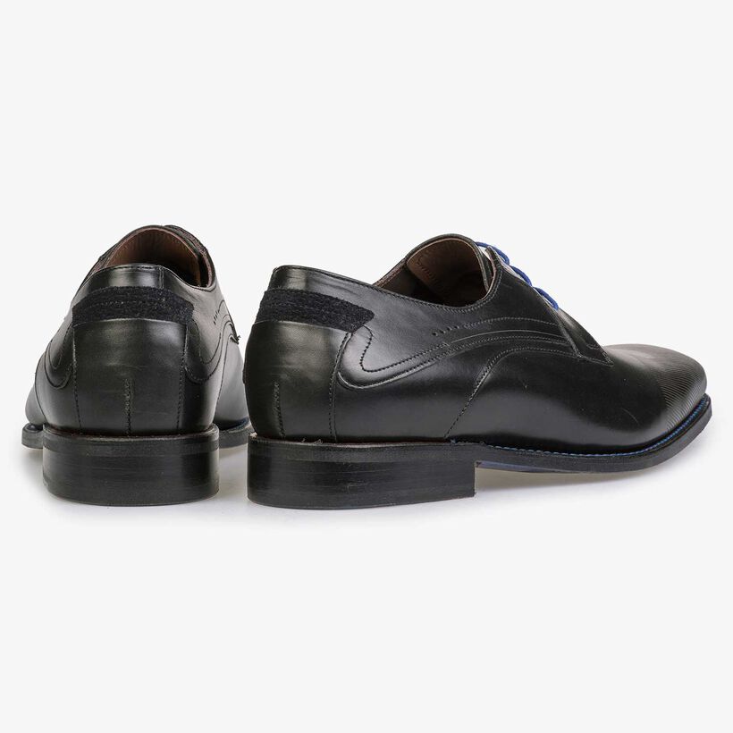 Schwarzer Schn&uuml;rschuh mit Laserprint