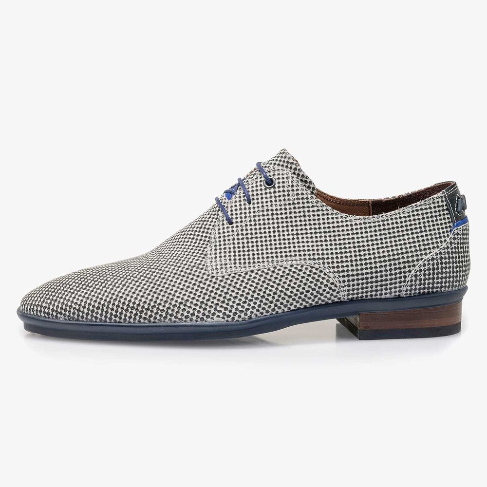 Hellgrauer Wildleder-Schn&uuml;rschuh mit Mini-Print