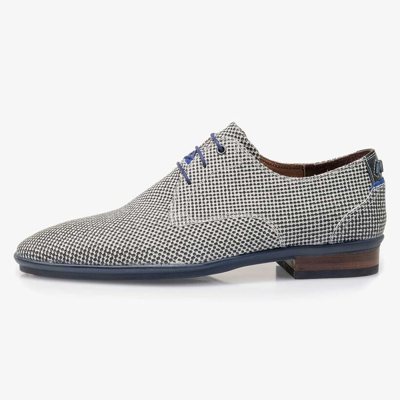 Hellgrauer Wildleder-Schn&uuml;rschuh mit Mini-Print