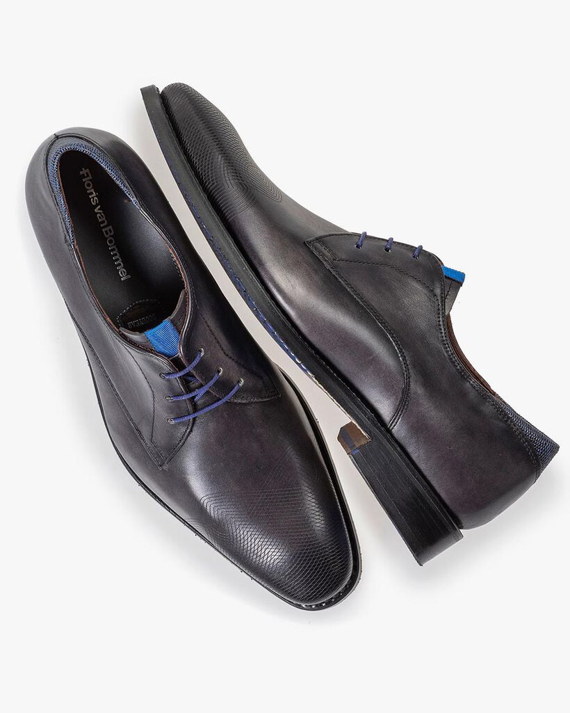 Grauer Kalbsleder-Schn&uuml;rschuh