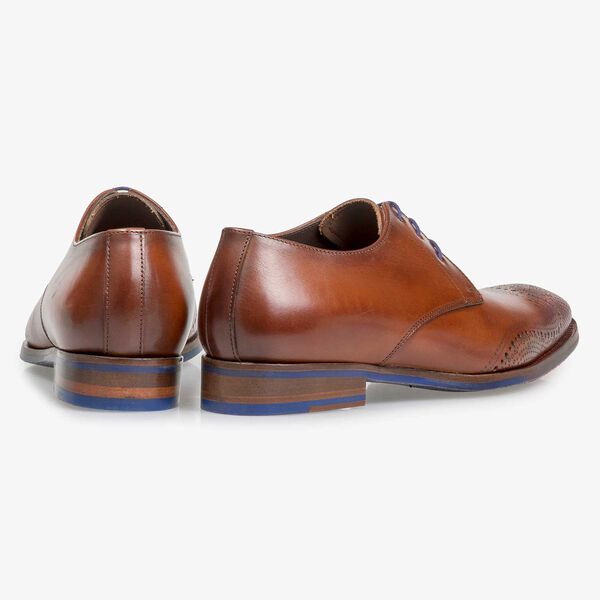 Dunkler cognacfarbener Kalbsleder-Schn&uuml;rschuh
