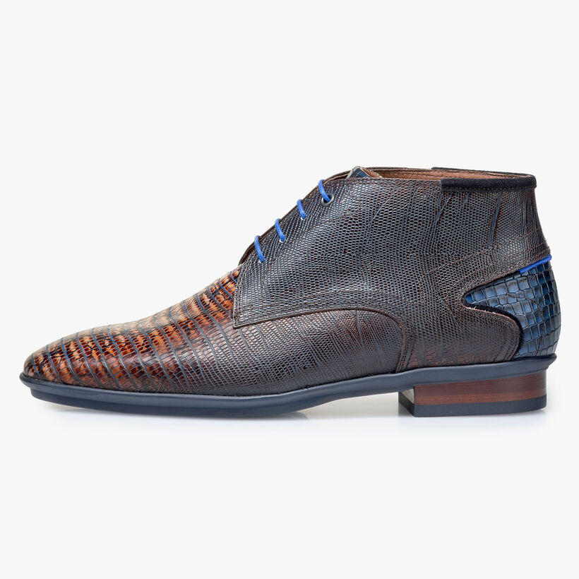 Cognacfarbener Kalbsleder-Schn&uuml;rschuh mit Eidechsenprint