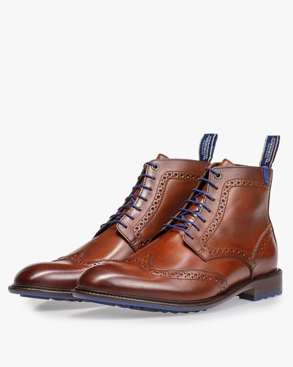 Dark cognac-coloured calf leather lace boot