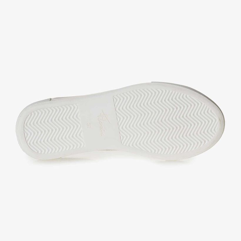 Silver metallic leather sneaker with craquel&eacute; effect