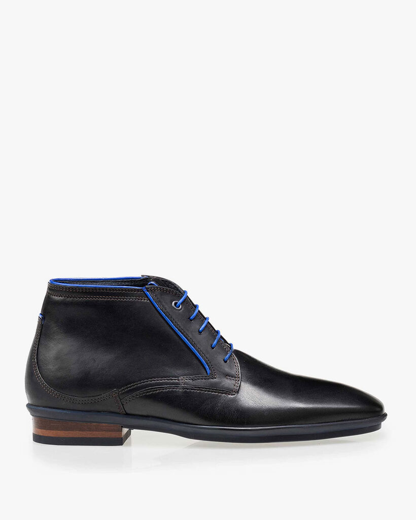 Lace boot calf leather black