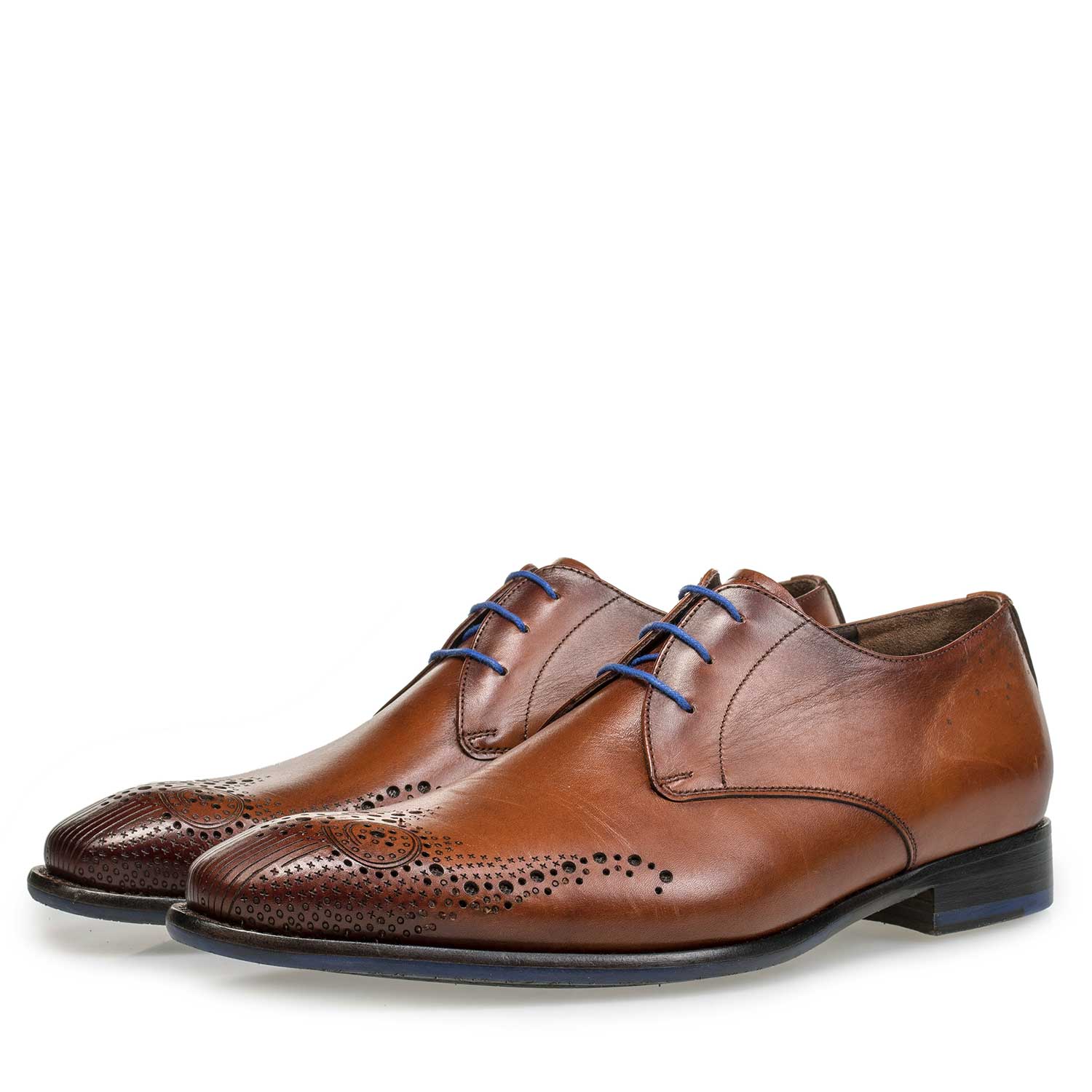 18075/00 - Cognacfarbener Schnürschuh mit Brogue-Lochmuster 18075/00 - Cognacfarbener Schnürschuh mit Brogue-Lochmuster