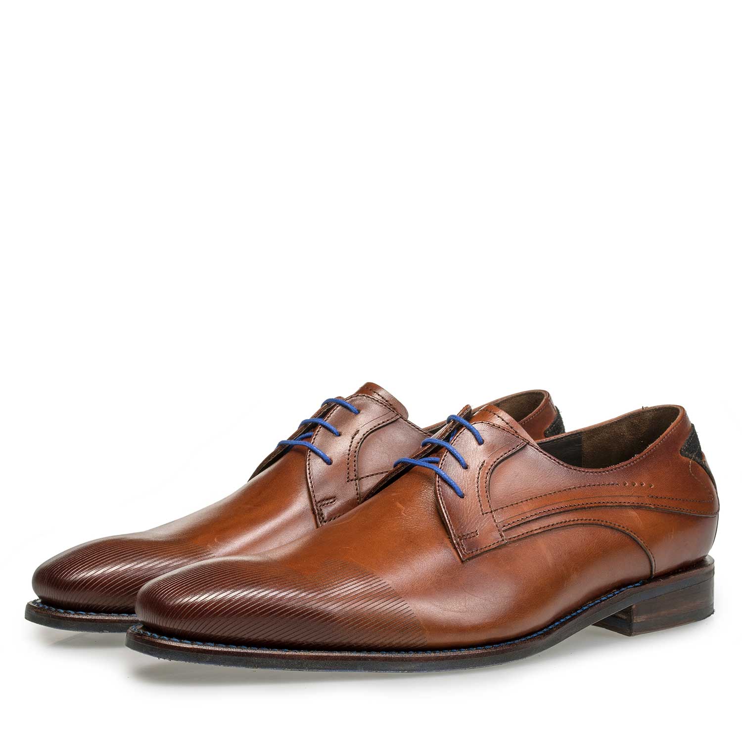 18073/00 - Cognacfarbener Schnürschuh mit Laserprint 18073/00 - Cognacfarbener Schnürschuh mit Laserprint