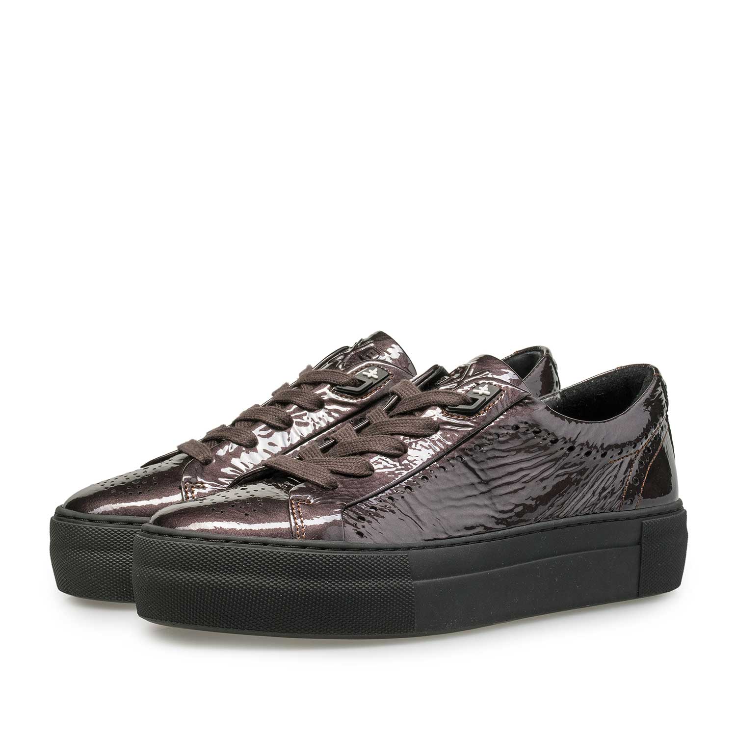 85253/03 - Bordeauxroter und taupefarbener Lackleder-Sneaker mit Knittereffekt 85253/03 - Bordeauxroter und taupefarbener Lackleder-Sneaker mit Knittereffekt