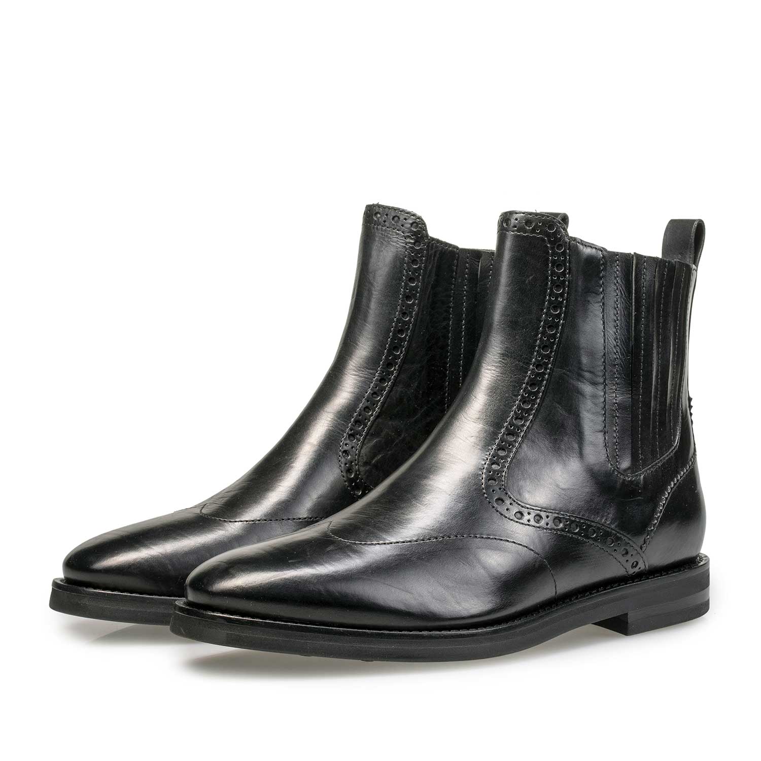 85604/02 - Schwarzer Kalbsleder Chelsea Boot mit Brogue-Details 85604/02 - Schwarzer Kalbsleder Chelsea Boot mit Brogue-Details