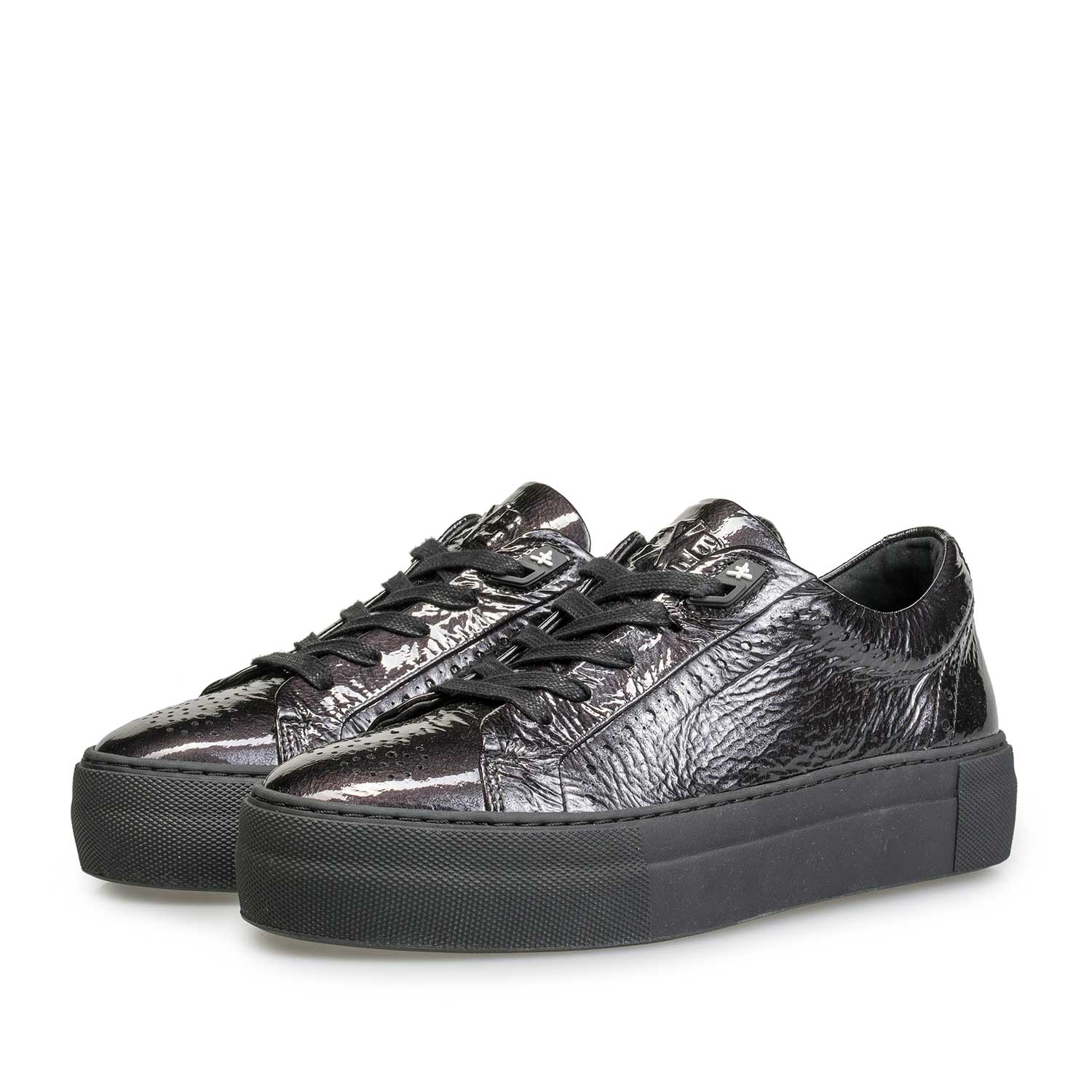 85253/04 - Schwarzer Lackleder-Sneaker mit Knittereffekt 85253/04 - Schwarzer Lackleder-Sneaker mit Knittereffekt
