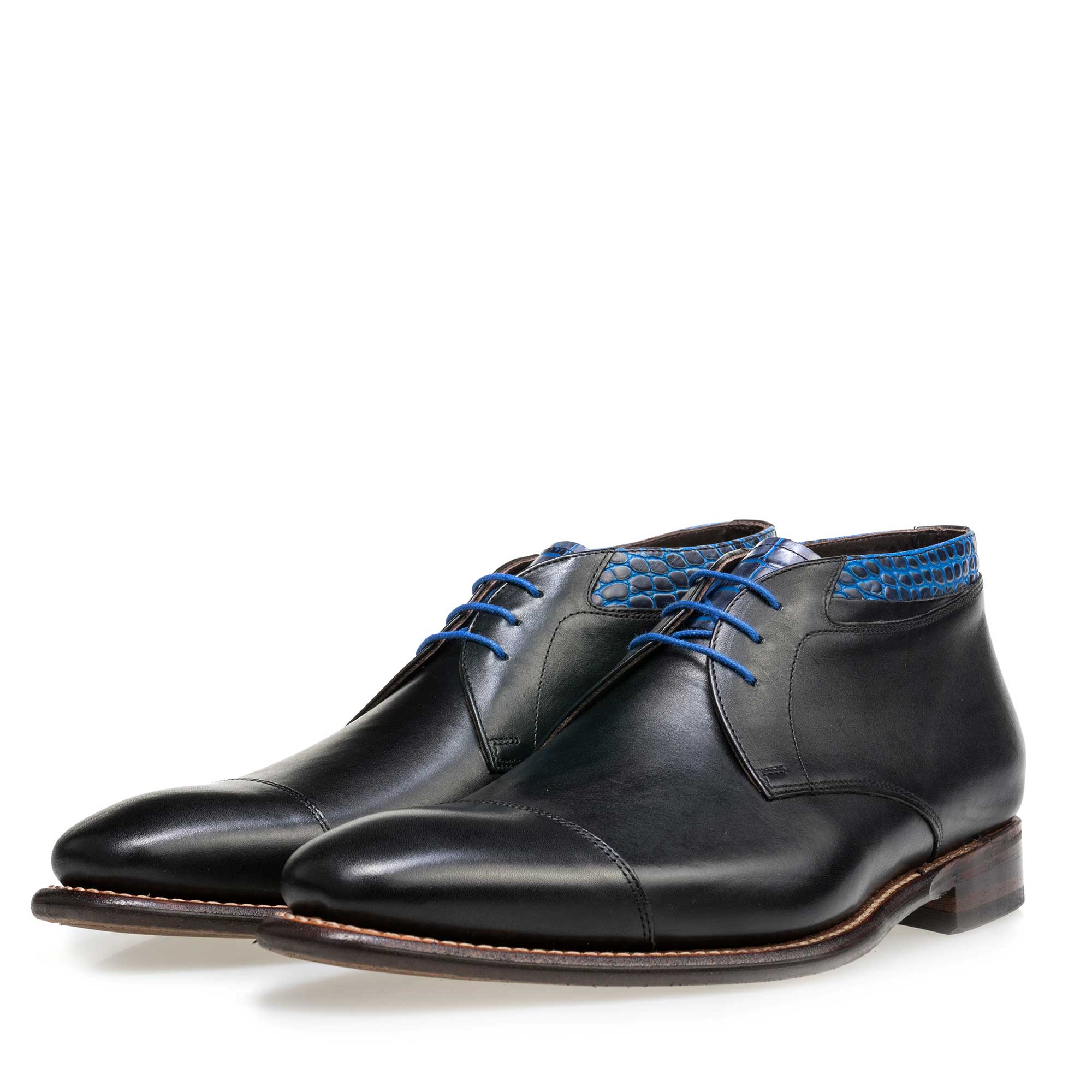 10718/02 - Schwarzer halbhoher Leder Schnürstiefel 10718/02 - Schwarzer halbhoher Leder Schnürstiefel