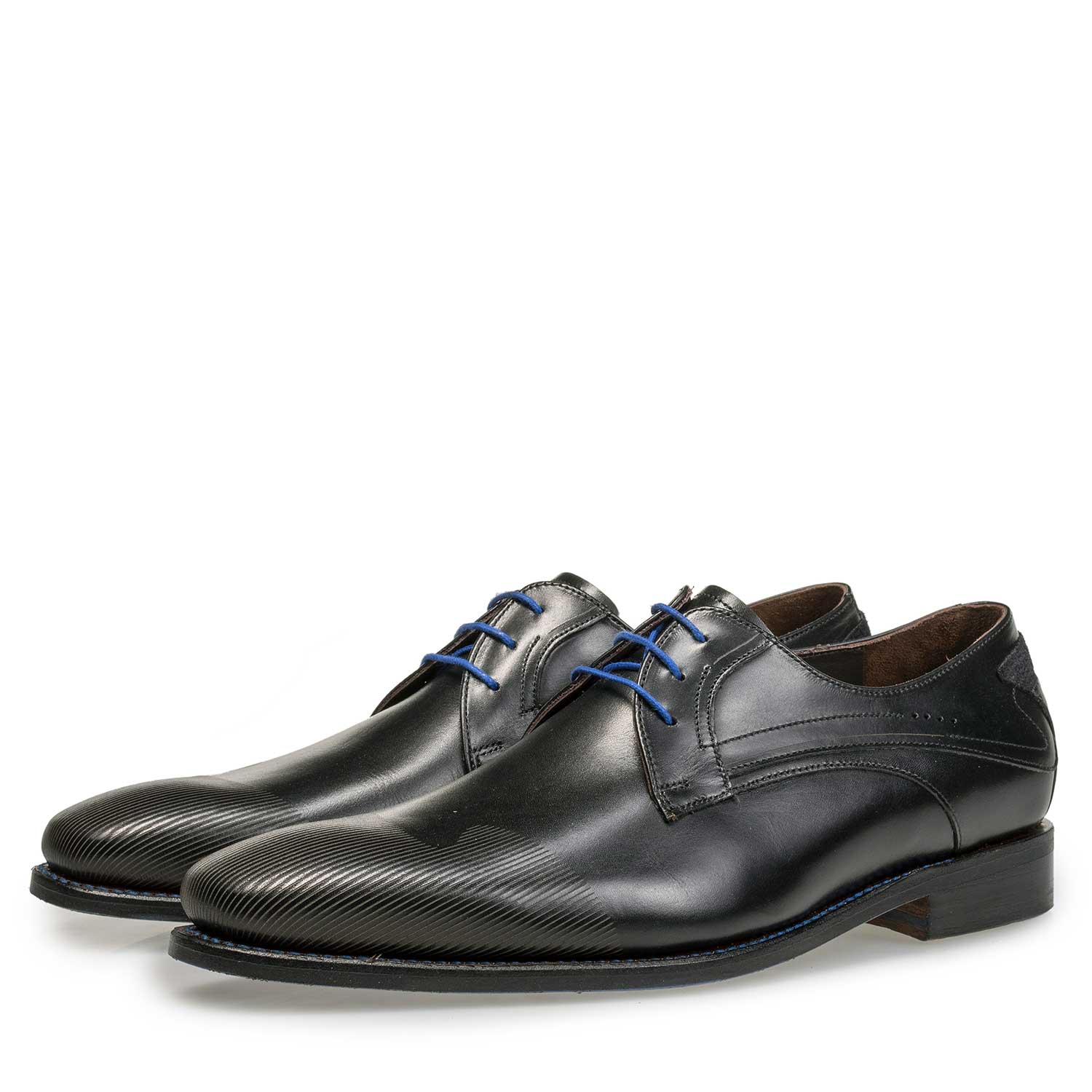 18073/03 - Schwarzer Schnürschuh mit Laserprint 18073/03 - Schwarzer Schnürschuh mit Laserprint