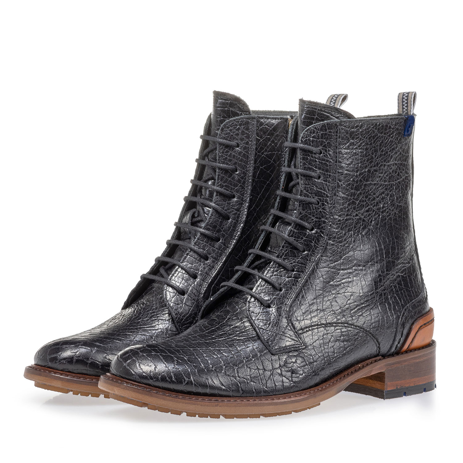 85644/01 - Lace boot craquelé leather black 85644/01 - Lace boot craquelé leather black