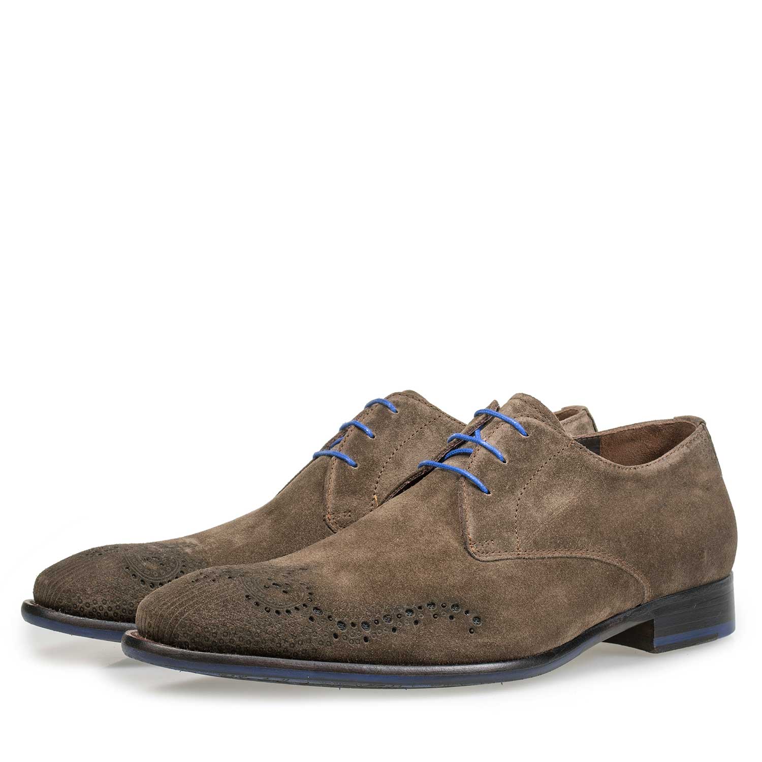 18075/05 - Taupefarbener Wildleder Schnürschuh mit Brogue-Details 18075/05 - Taupefarbener Wildleder Schnürschuh mit Brogue-Details