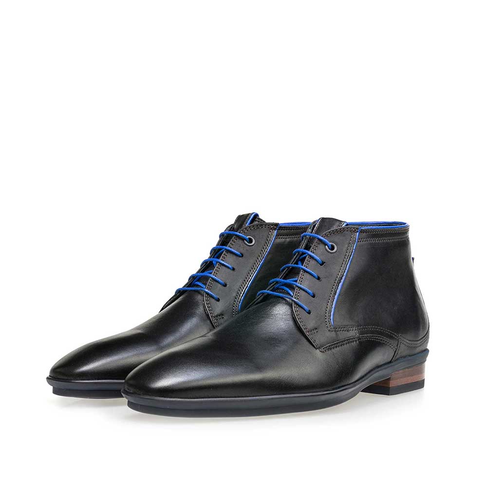 10703/02 - Black mid-high leather lace boot 10703/02 - Black mid-high leather lace boot