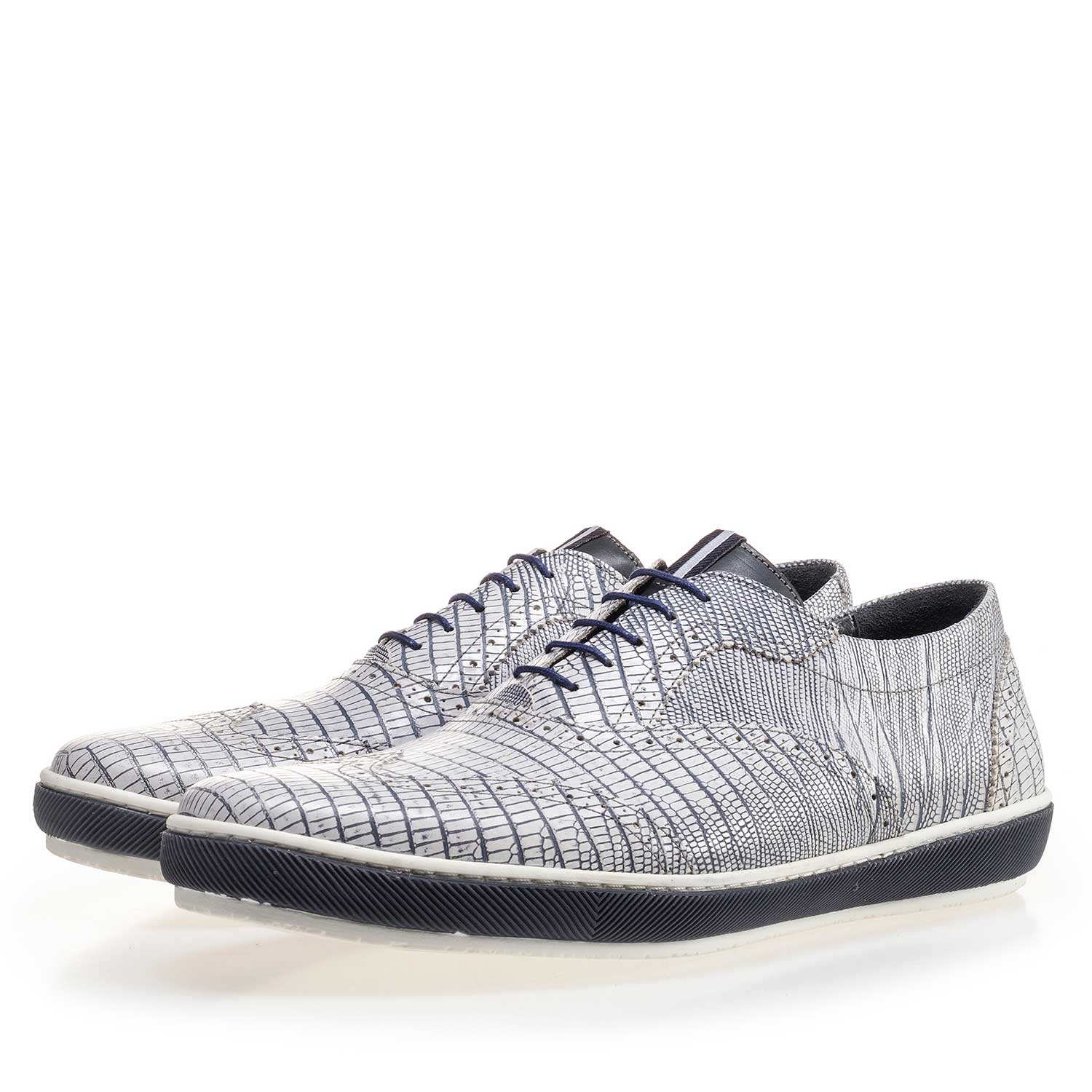19036/36 - White leather sneaker with a lizard print 19036/36 - White leather sneaker with a lizard print