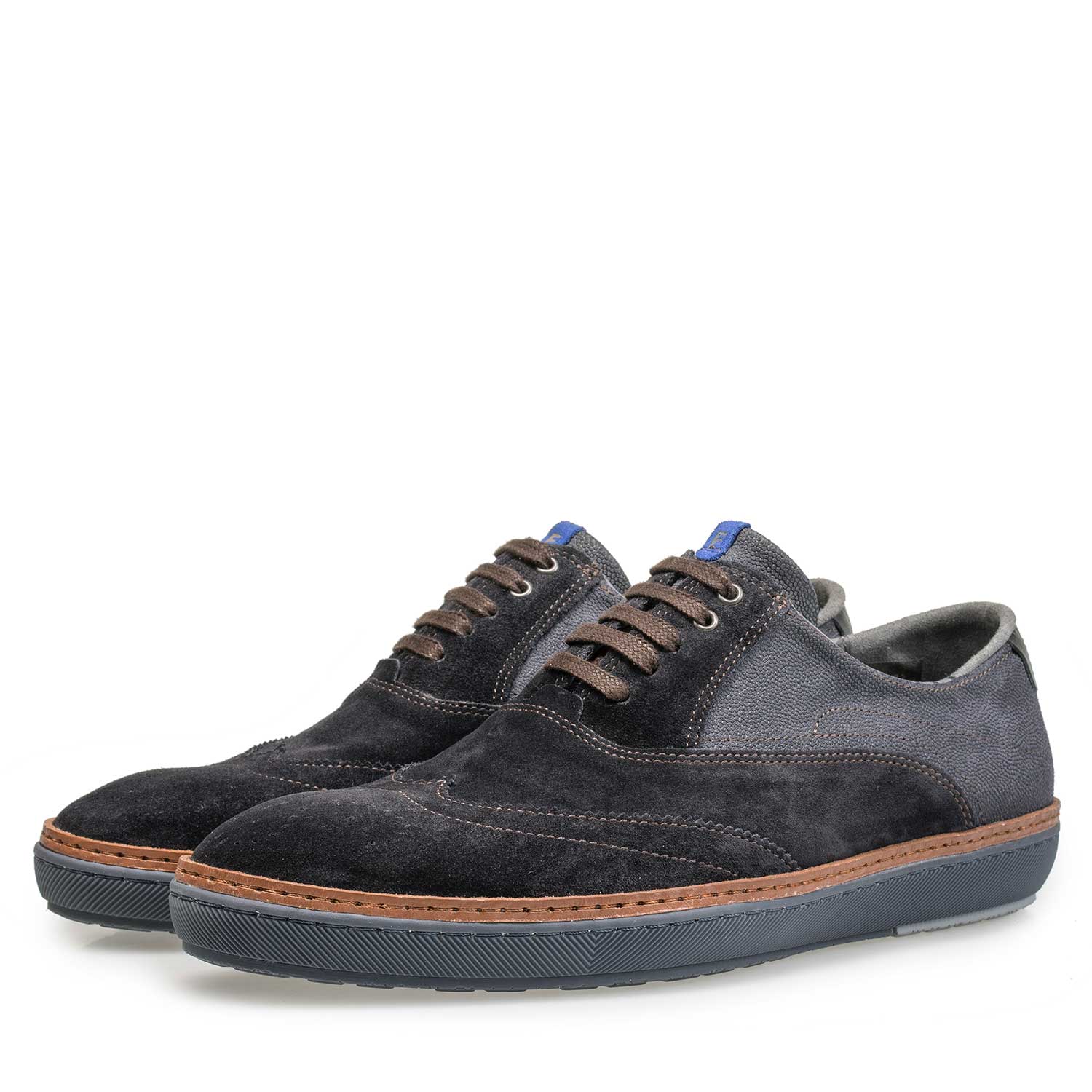19072/04 - Kalbswildleder-Schnürschuh mit Brogue-Lochmusterdetails 19072/04 - Kalbswildleder-Schnürschuh mit Brogue-Lochmusterdetails