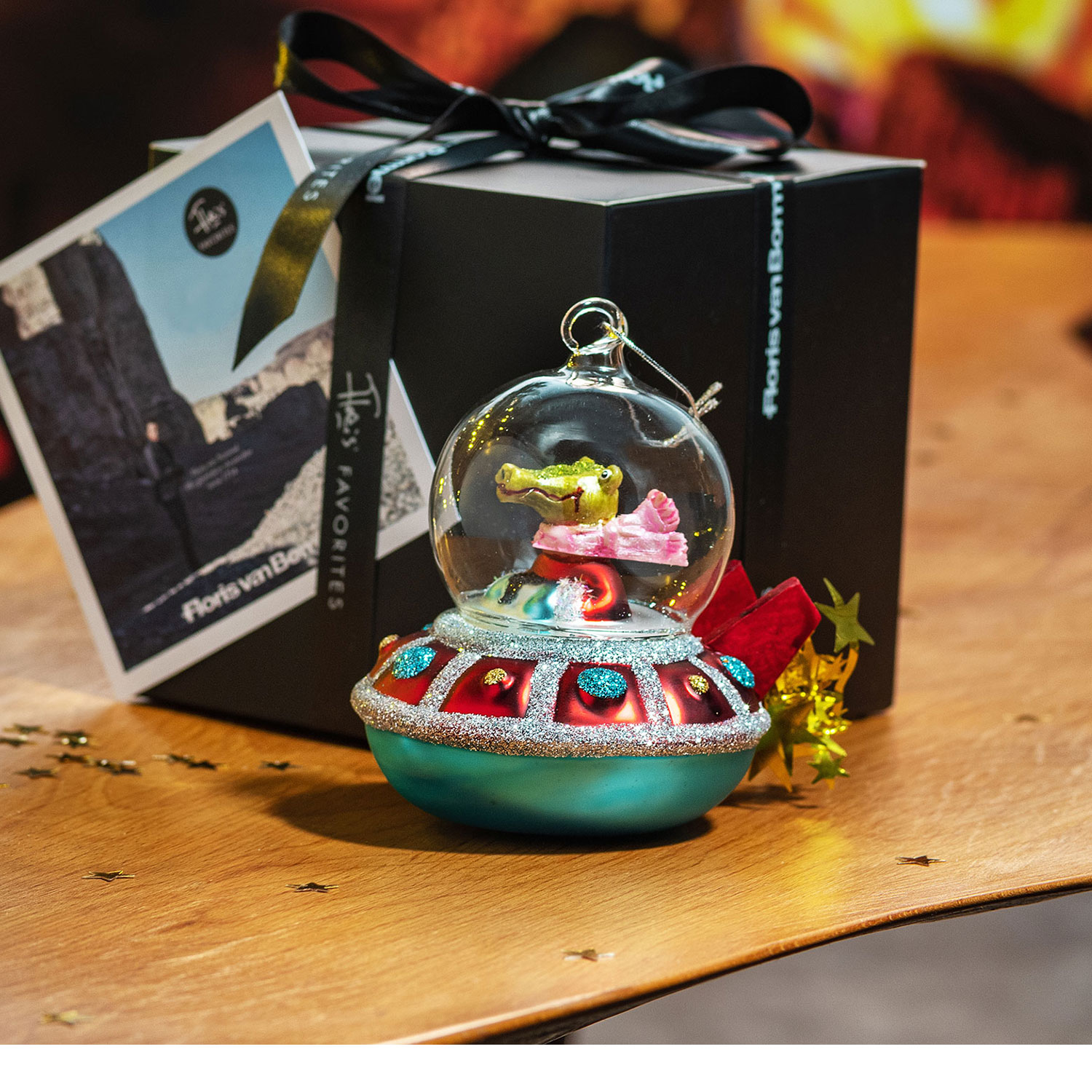44005/06 - Christmas tree decoration Crocodile in a spaceship 44005/06 - Christmas tree decoration Crocodile in a spaceship